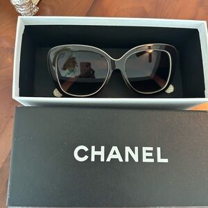 CHANEL Black Sunglasses w/ Box New